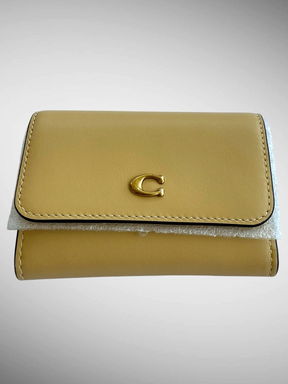 Coach Essential Flap Card Case Vanilla Leather Wallet CCW82